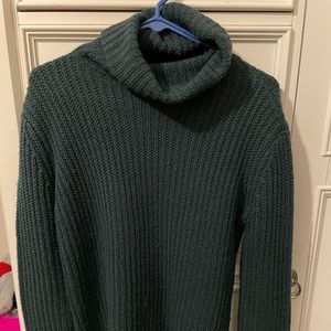 Navy/green turtleneck sweater